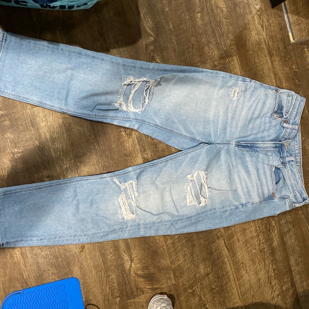American Eagle Size 8 Mom Straight Jean High Rise